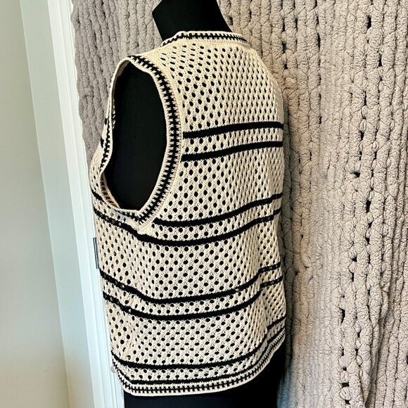 Solitaire Crochet Black & Cream Sleeveless Sweater – Size Large - Picture 7 of 11